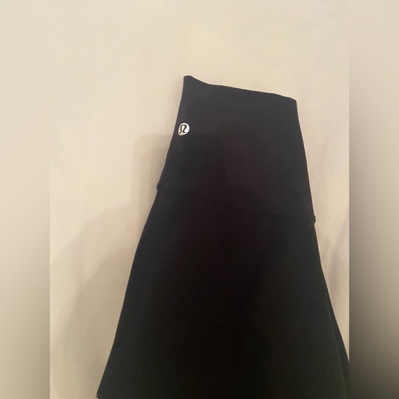 LULULEMON SIZE 2 BLACK LEGGINGS - Picture 3 of 3